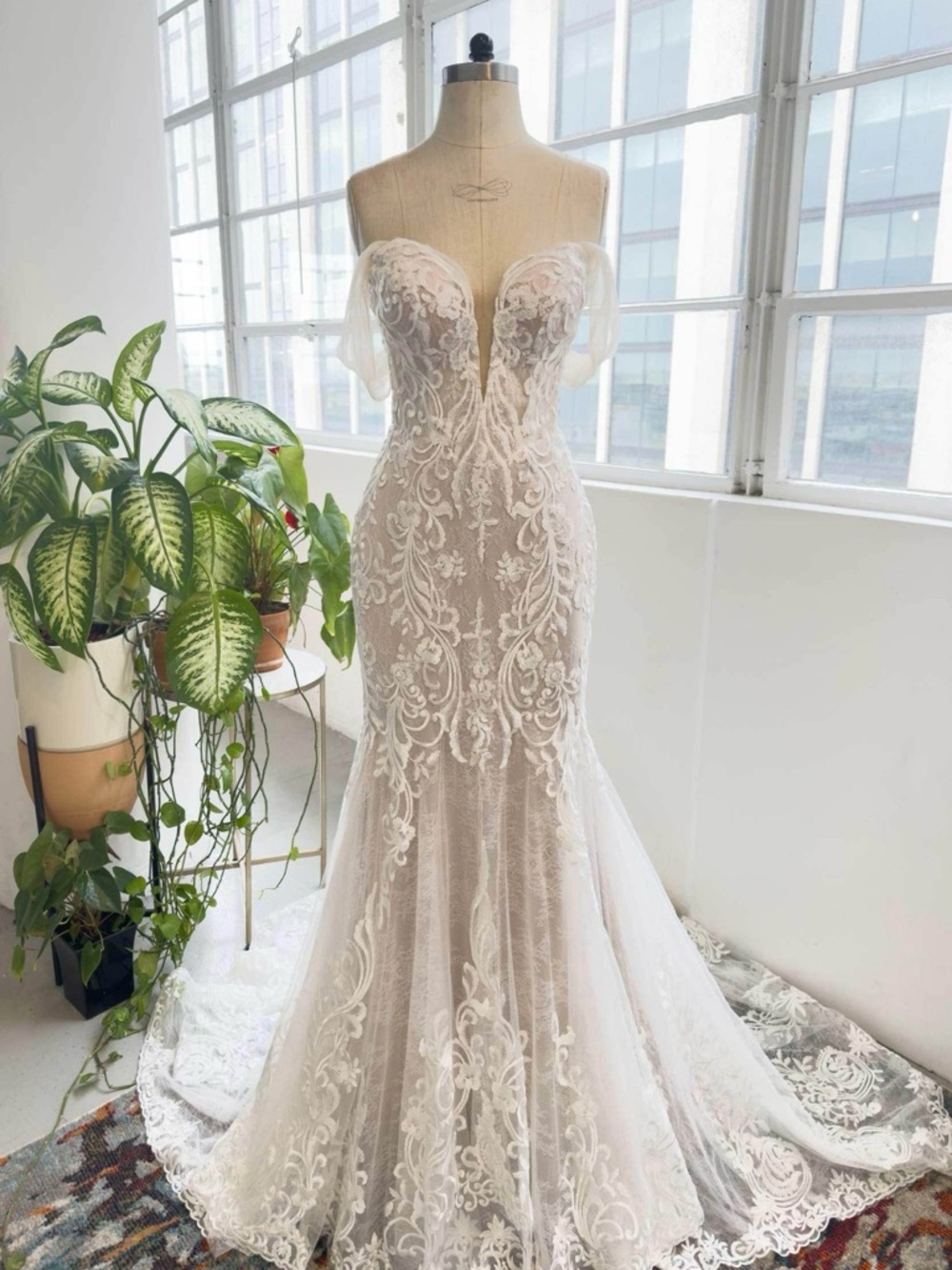 Elegant Lace Off-Shoulder Wedding Dress in Ivory